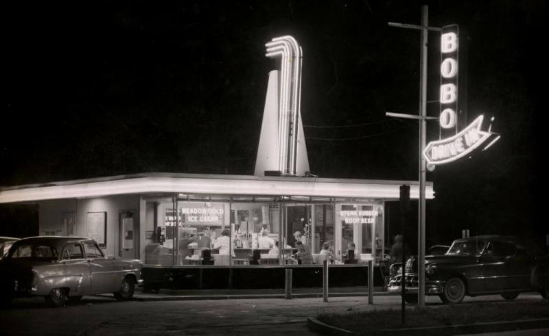 Bobo's drive in was the hip place in the early 60's!